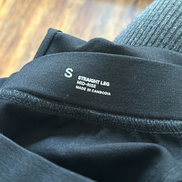 NWT Liz Claiborne black Straight leg mid-rise pant. - Picture 4 of 4